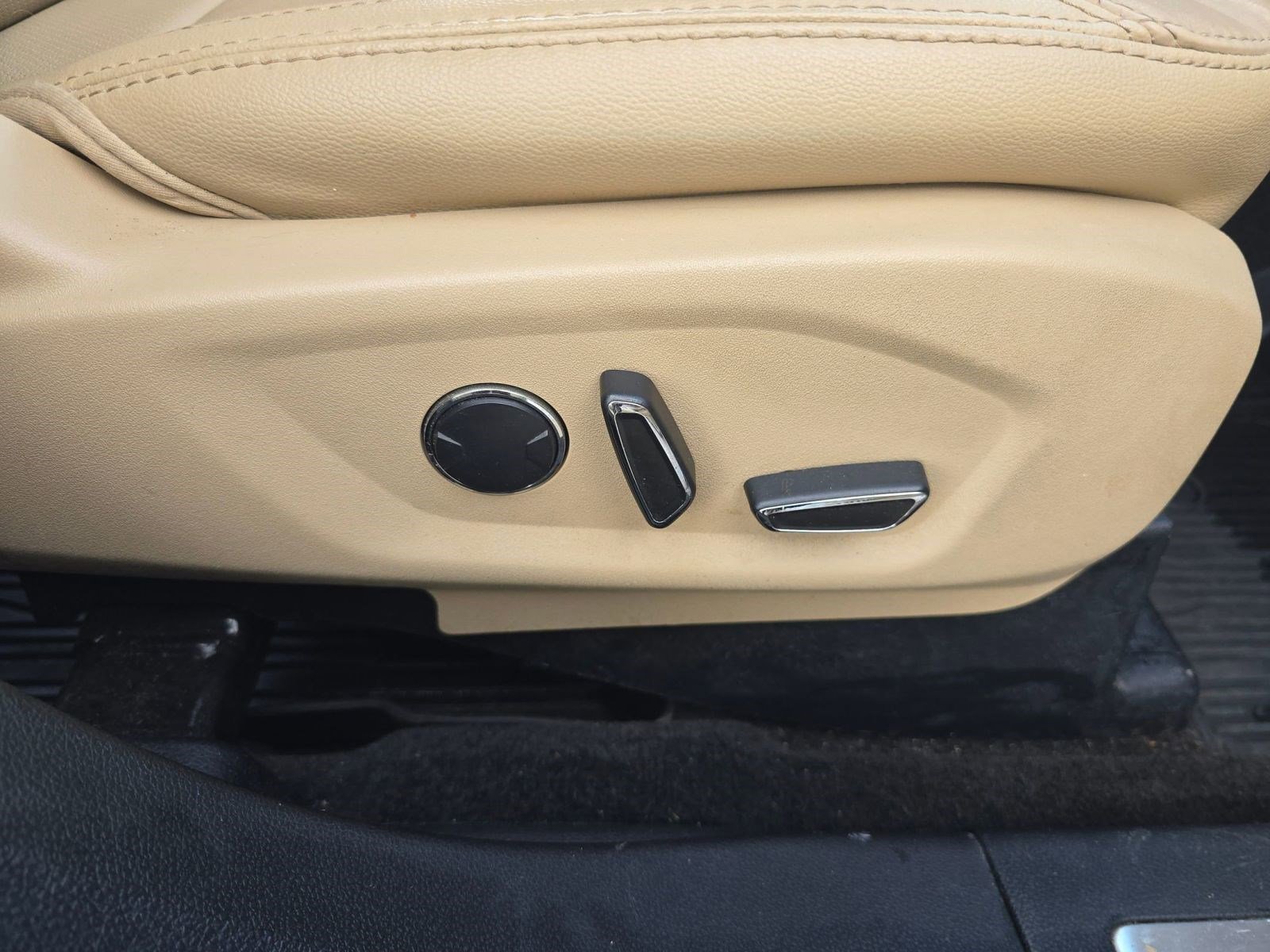 Used 2017 Ford Explorer Limited image 33