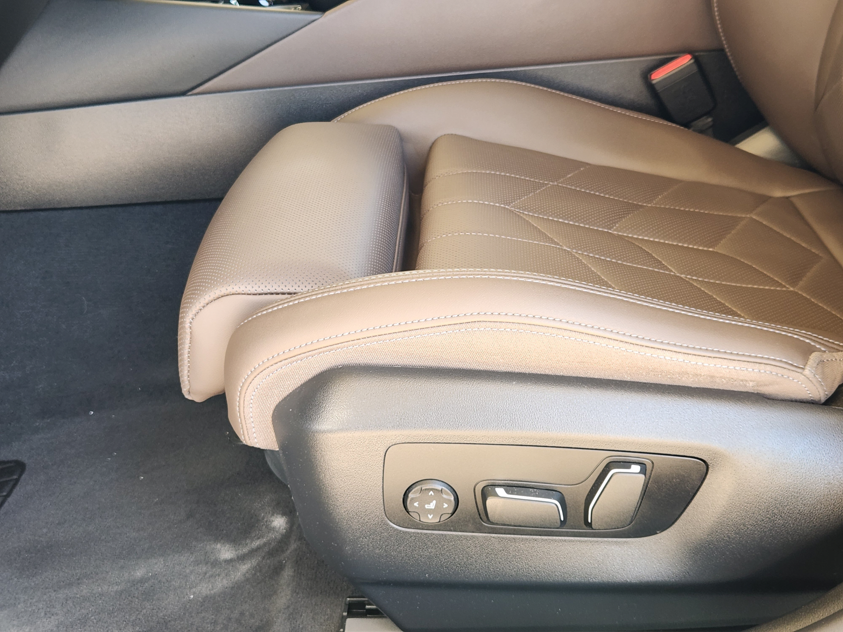Used 2024 BMW 530i w/ Convenience Package RWD image 21