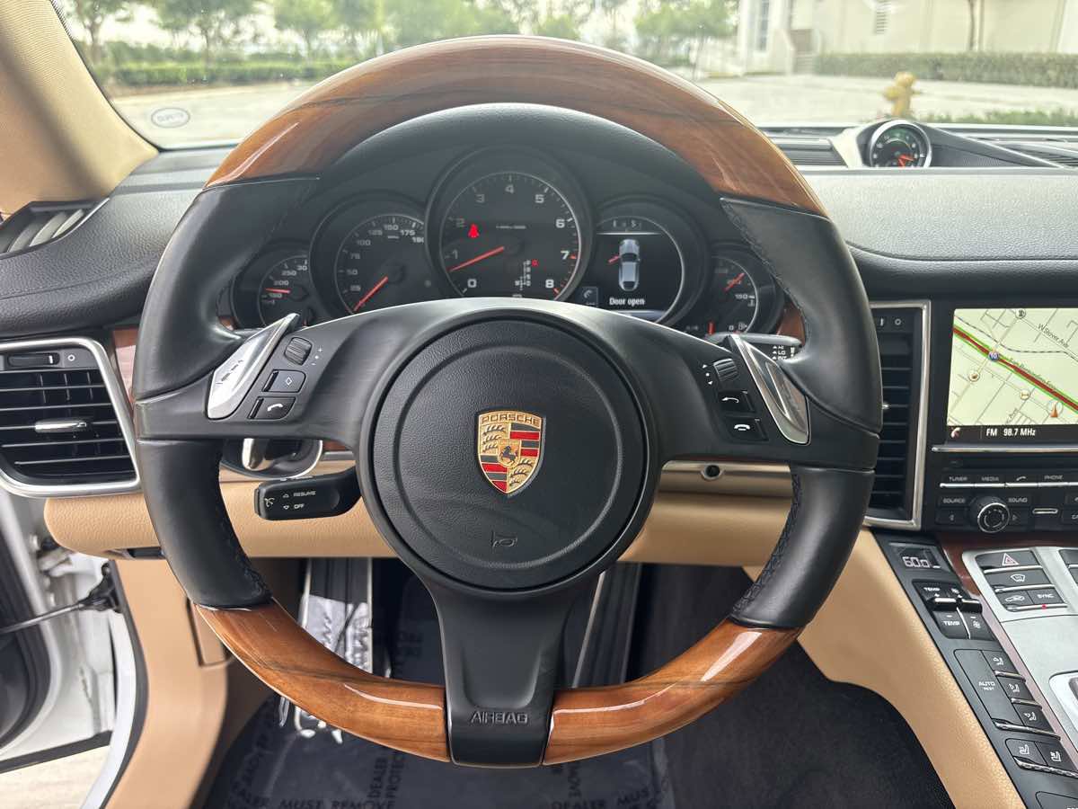 Used 2016 Porsche Panamera 4 Edition image 24