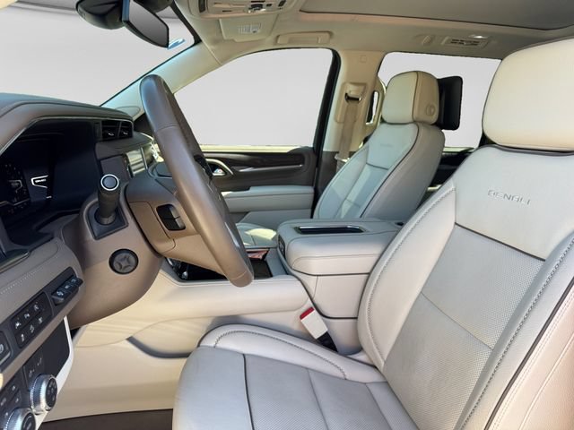 Used 2023 GMC Yukon XL Denali w/ LPO, Floor Liner Package AWD/4WD image 9