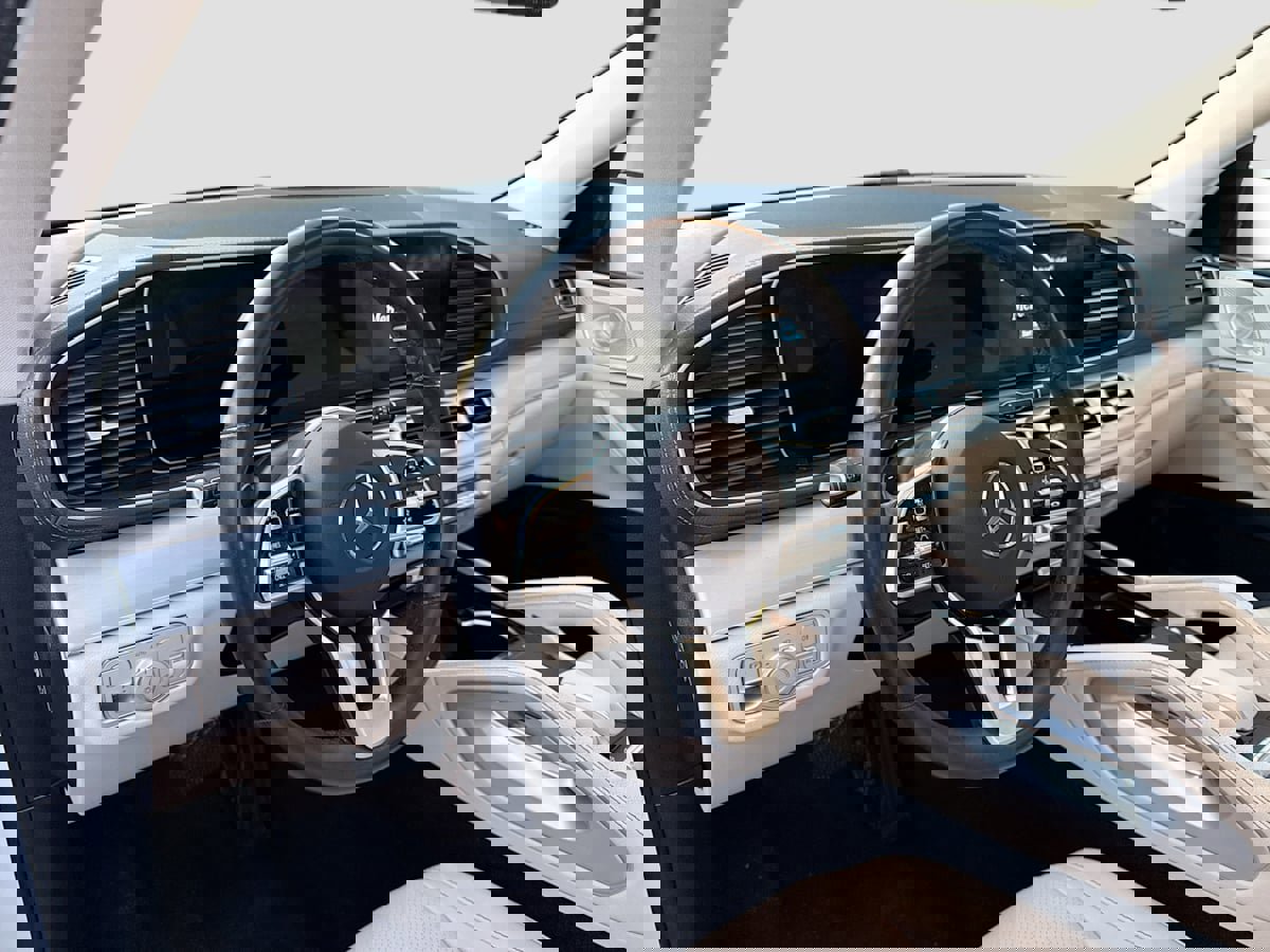 Used 2023 Mercedes-Benz GLS 450 4MATIC image 9