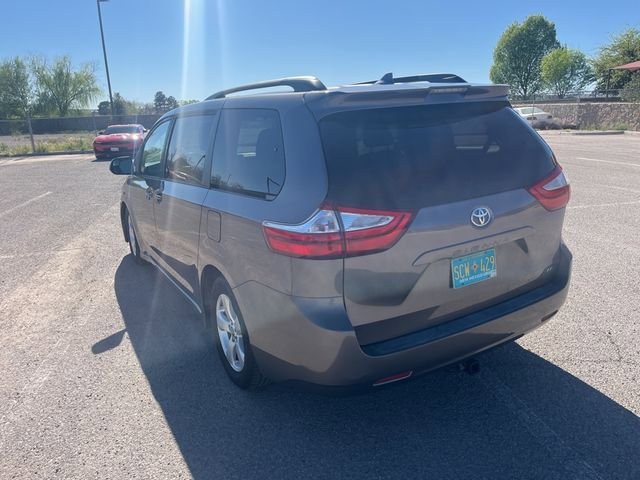 Used 2019 Toyota Sienna LE FWD image 5