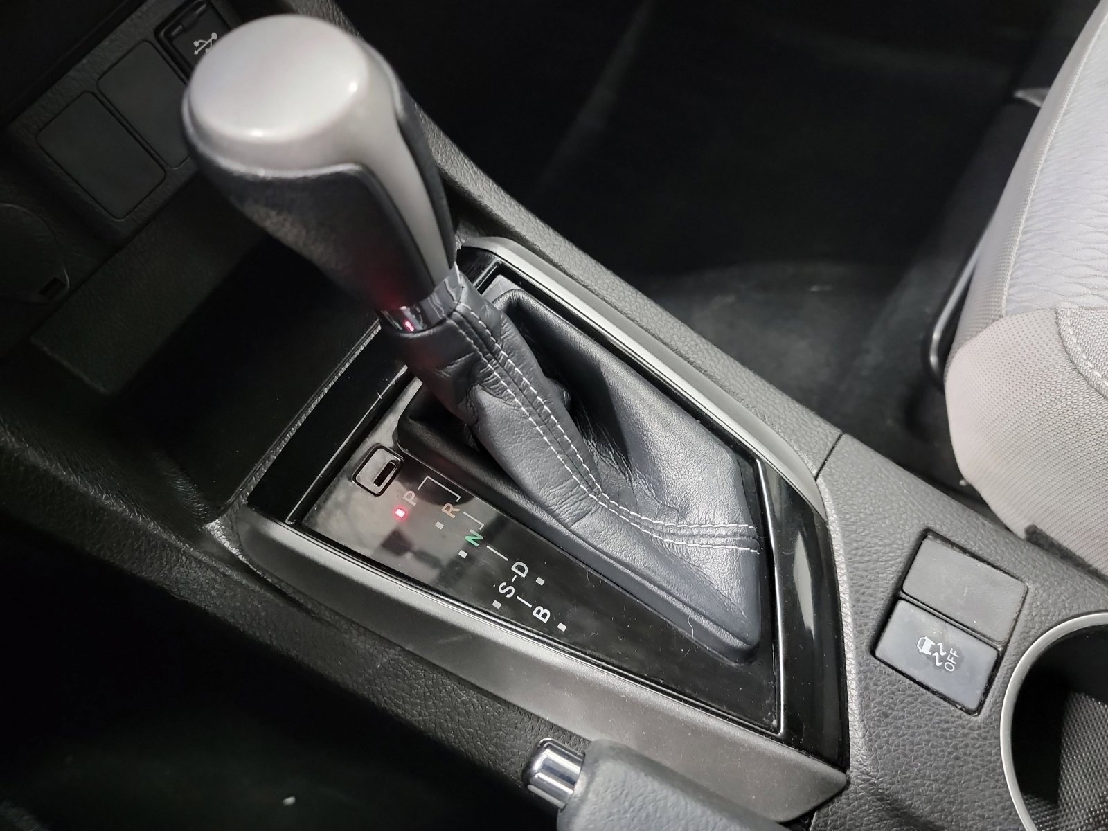 Used 2016 Toyota Corolla LE FWD image 27