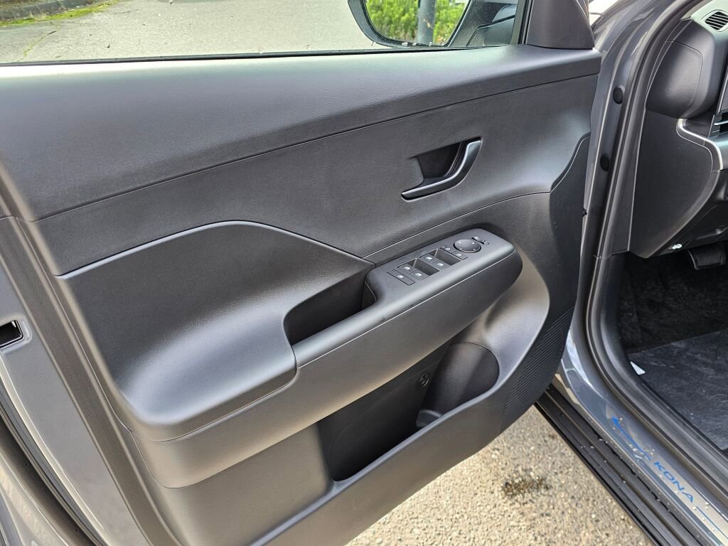 New 2026 Hyundai Kona SE image 17