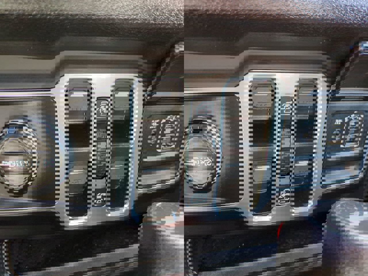 Used 2025 Jeep Wrangler Sport image 22