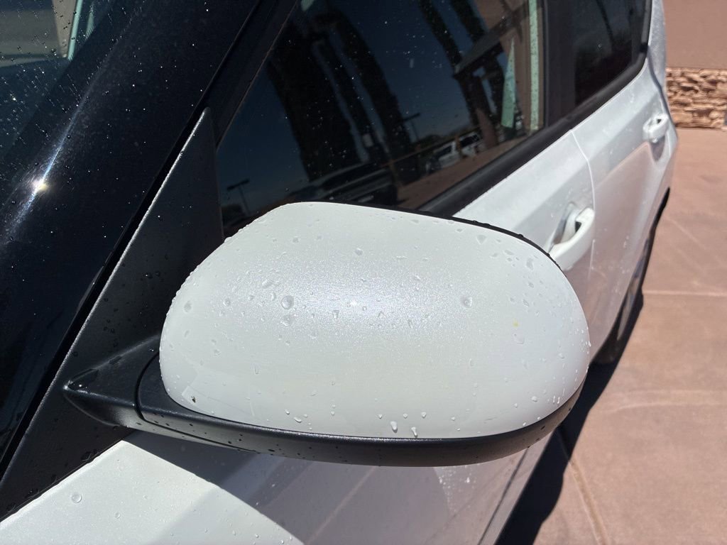 Used 2025 Kia Soul LX FWD image 4