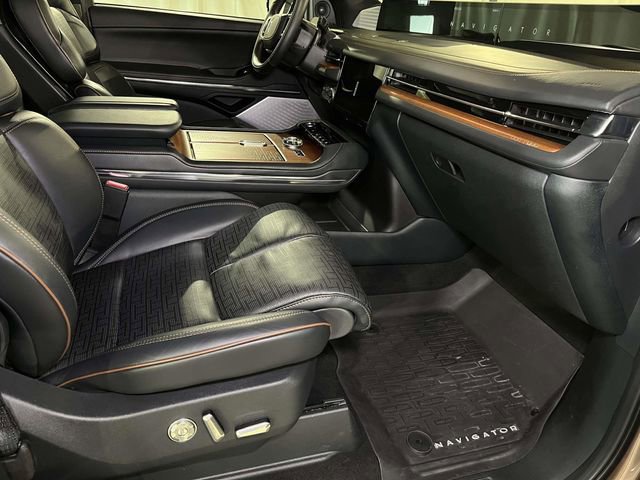 Used 2025 Lincoln Navigator Black Label image 29