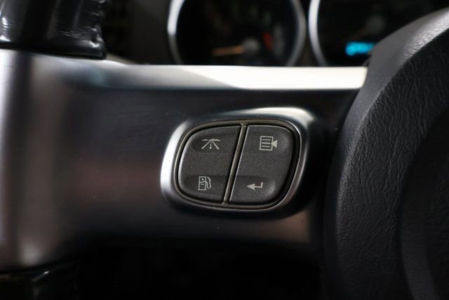 Used 2004 Chevrolet SSR w/ Preferred Equipment Group image 12