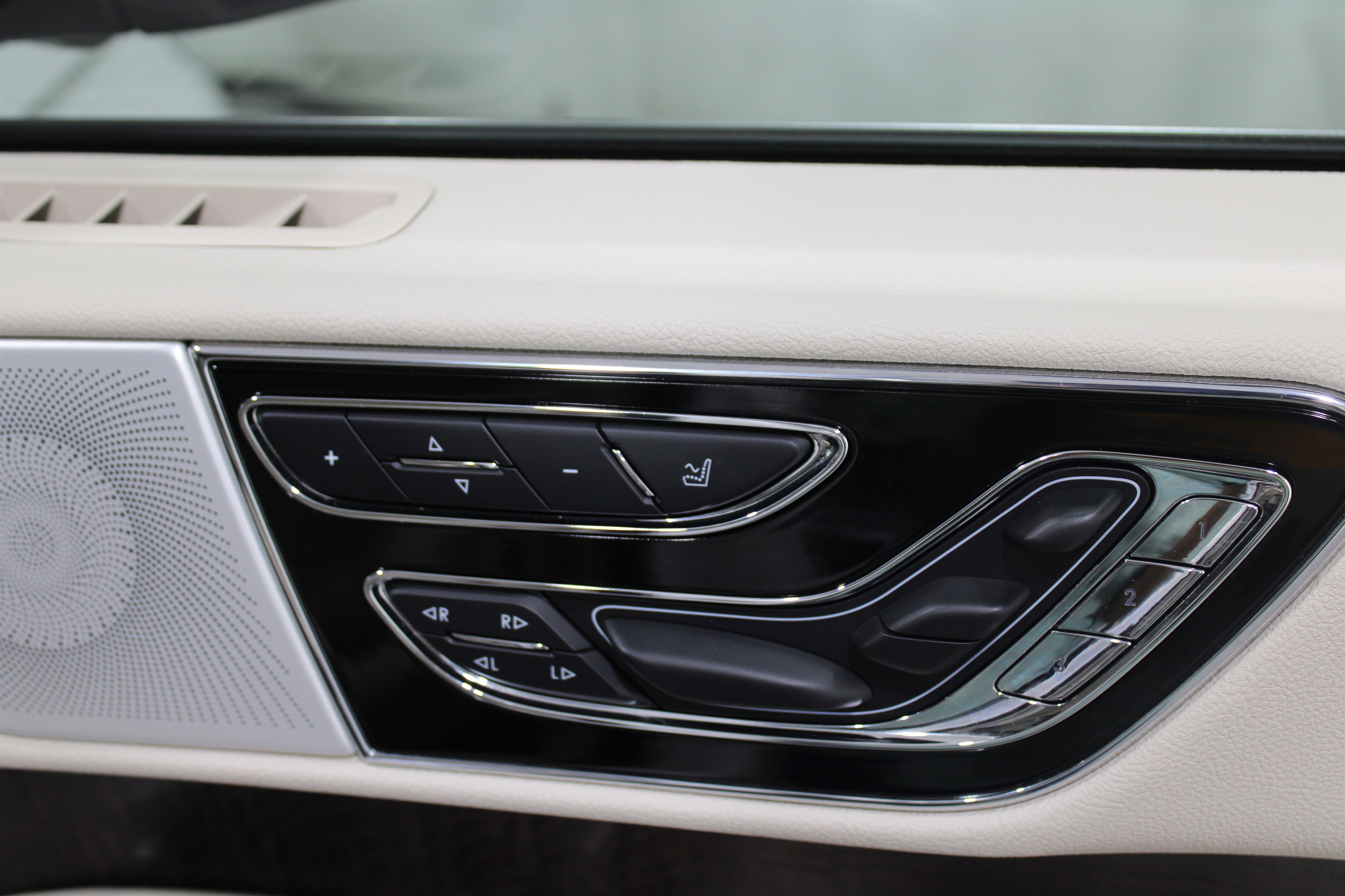 Used 2021 Lincoln Navigator Reserve w/ Luxury Package AWD/4WD image 38