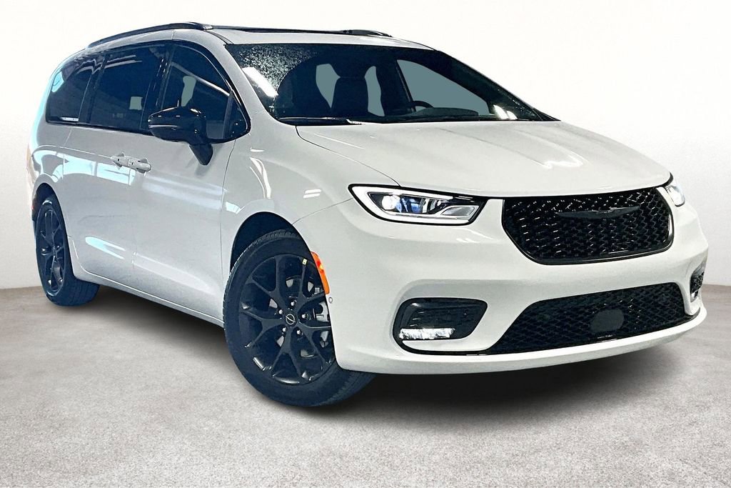 New 2026 Chrysler Pacifica Limited w/ S Appearance Package image 1