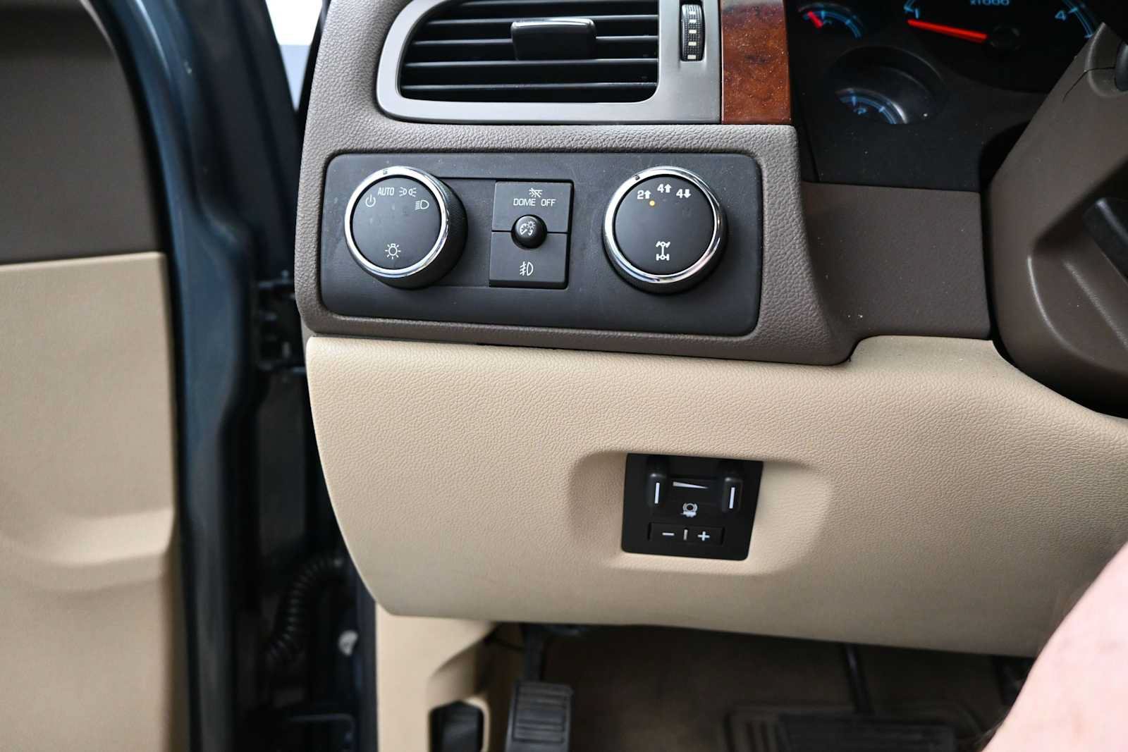Used 2012 Chevrolet Silverado 3500 LTZ AWD/4WD image 12