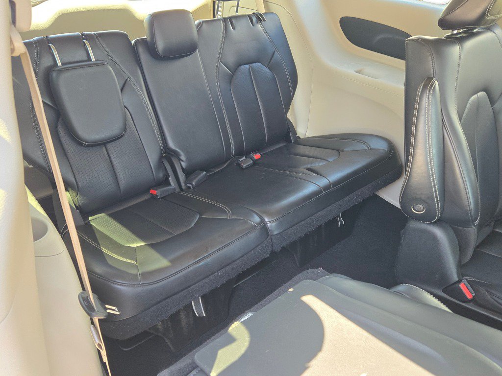 Used 2024 Chrysler Pacifica Limited FWD image 10