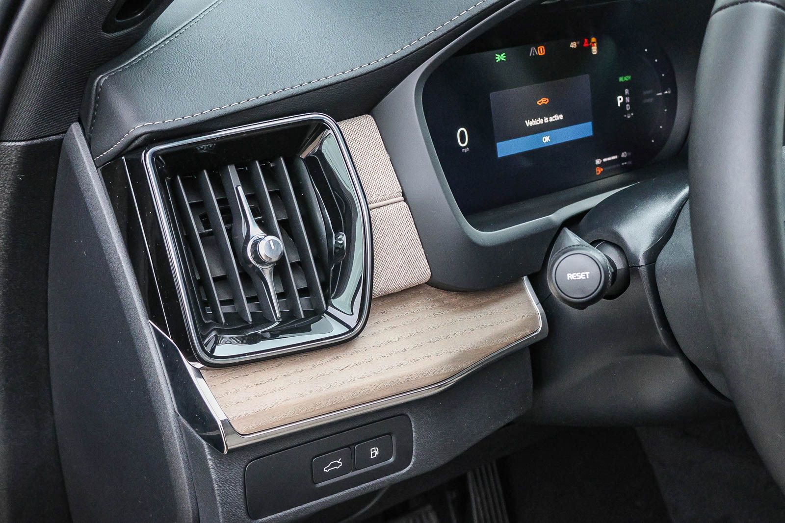 New 2026 Volvo XC90 T8 Plus w/ Protection Package Premier image 33