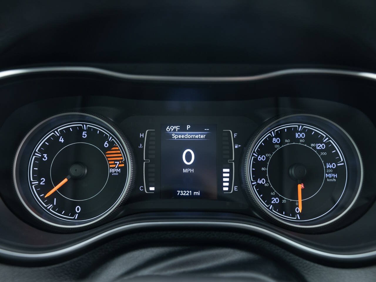 Used 2019 Jeep Cherokee Latitude Plus w/ Cold Weather Group FWD image 32