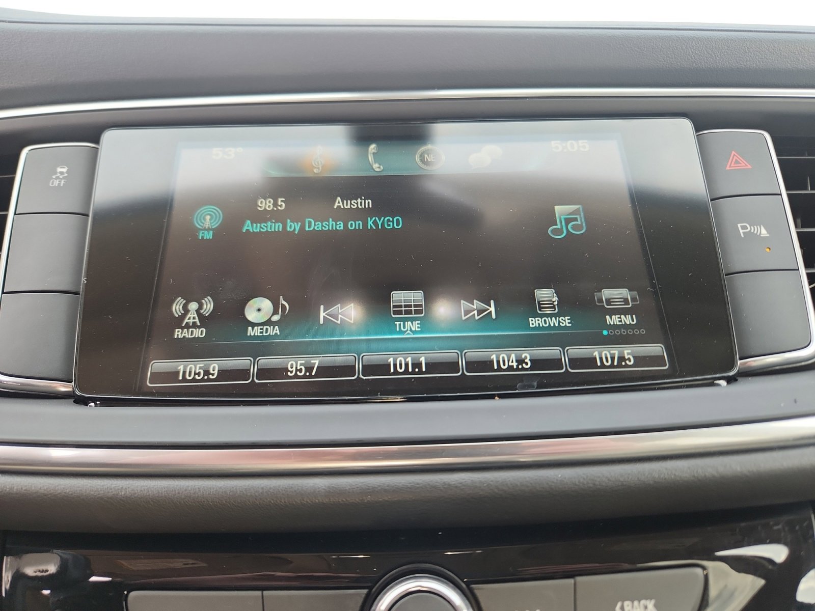 Used 2019 Buick Enclave Essence image 29