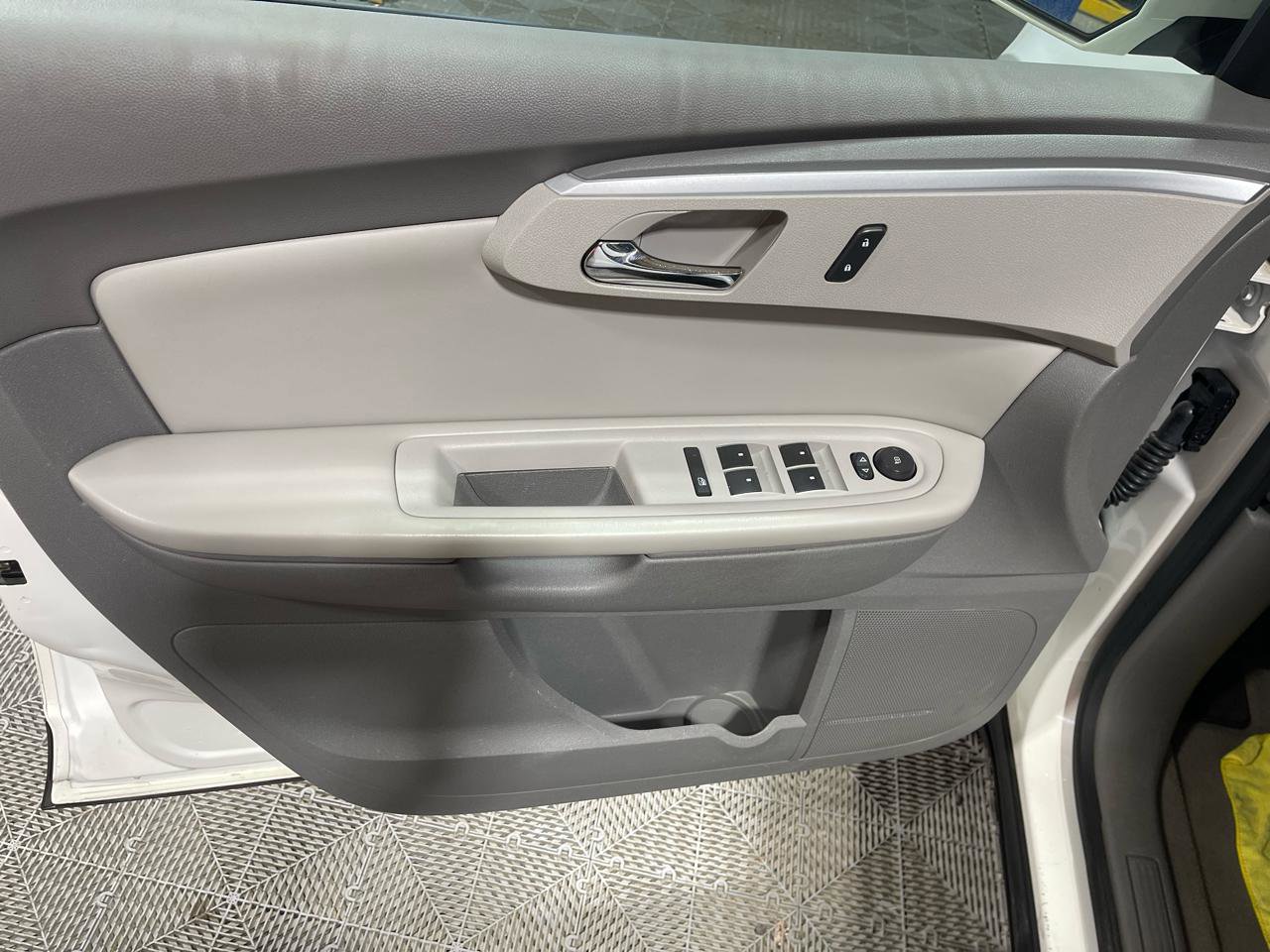 Used 2011 Chevrolet Traverse LT AWD/4WD image 25