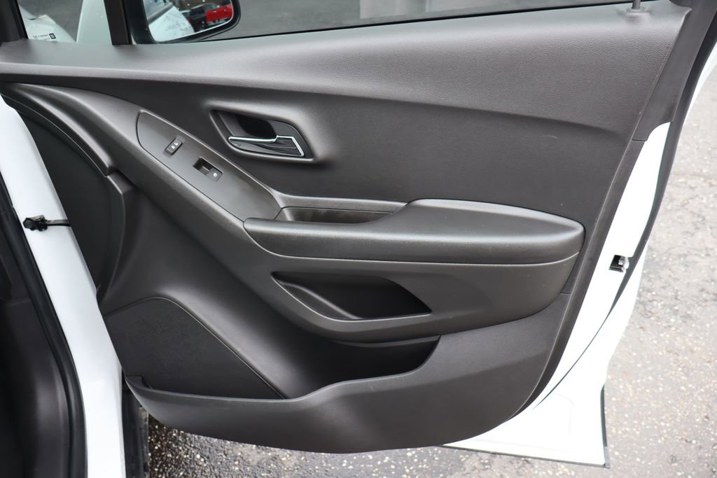 Used 2021 Chevrolet Trax LS w/ Tint and Cruise Package image 22