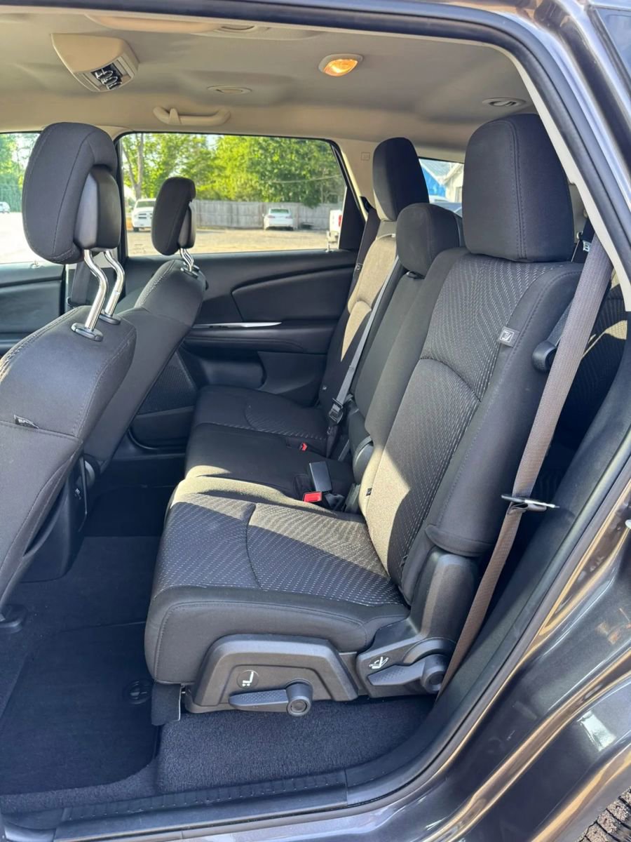 Used 2019 Dodge Journey SE FWD image 18