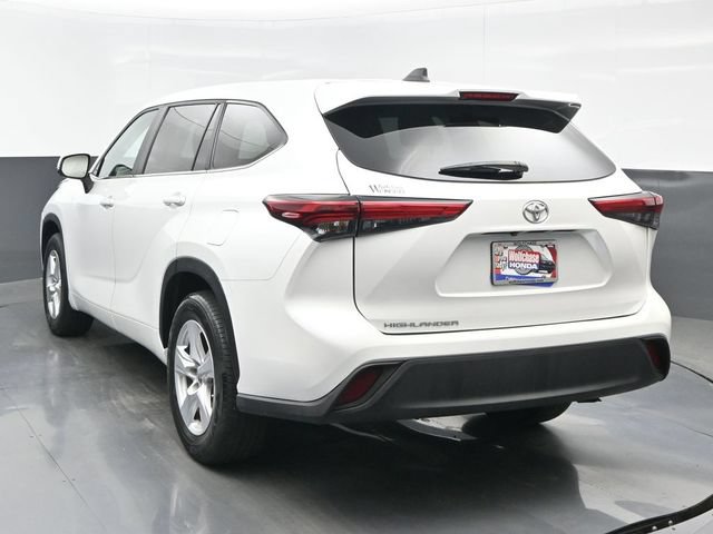 Used 2023 Toyota Highlander L FWD image 4