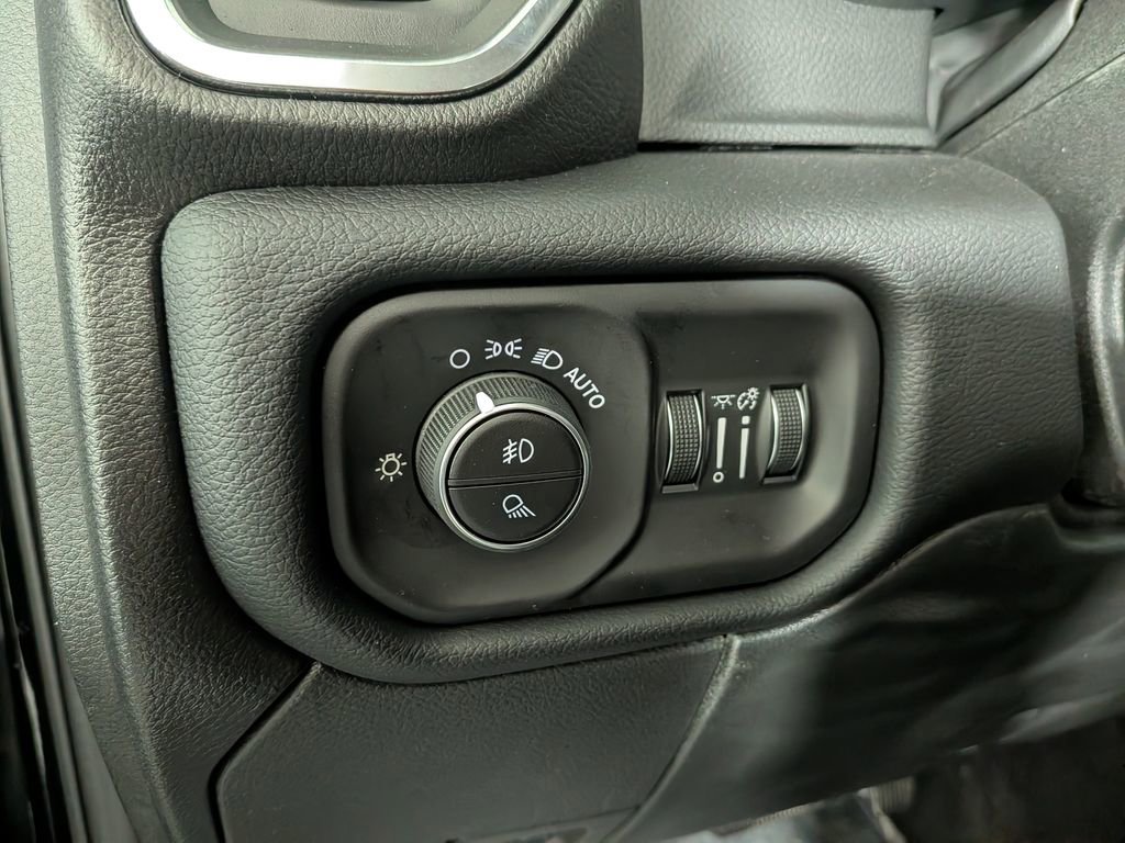 New 2026 RAM 2500 Laramie AWD/4WD image 19