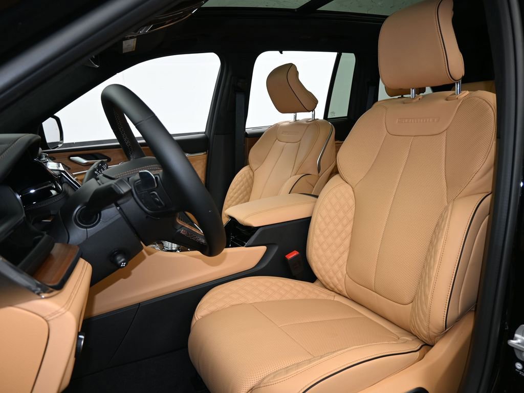 New 2025 Jeep Grand Cherokee Summit image 10
