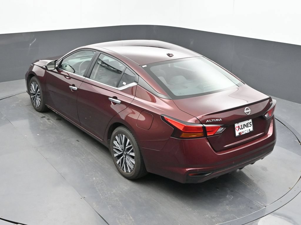 Used 2024 Nissan Altima 2.5 SV FWD image 40