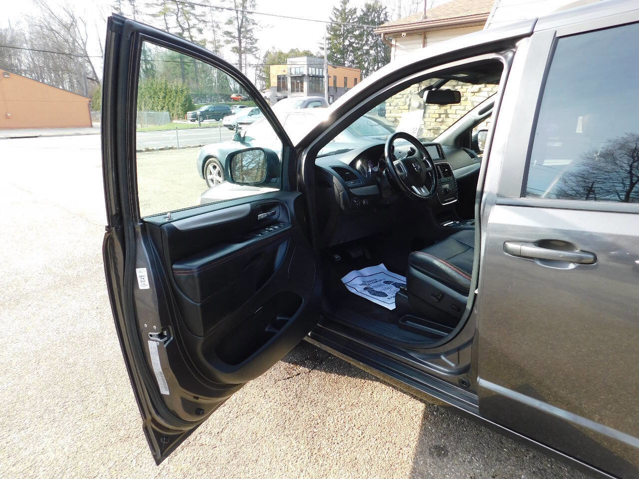 Used 2019 Dodge Grand Caravan GT image 23