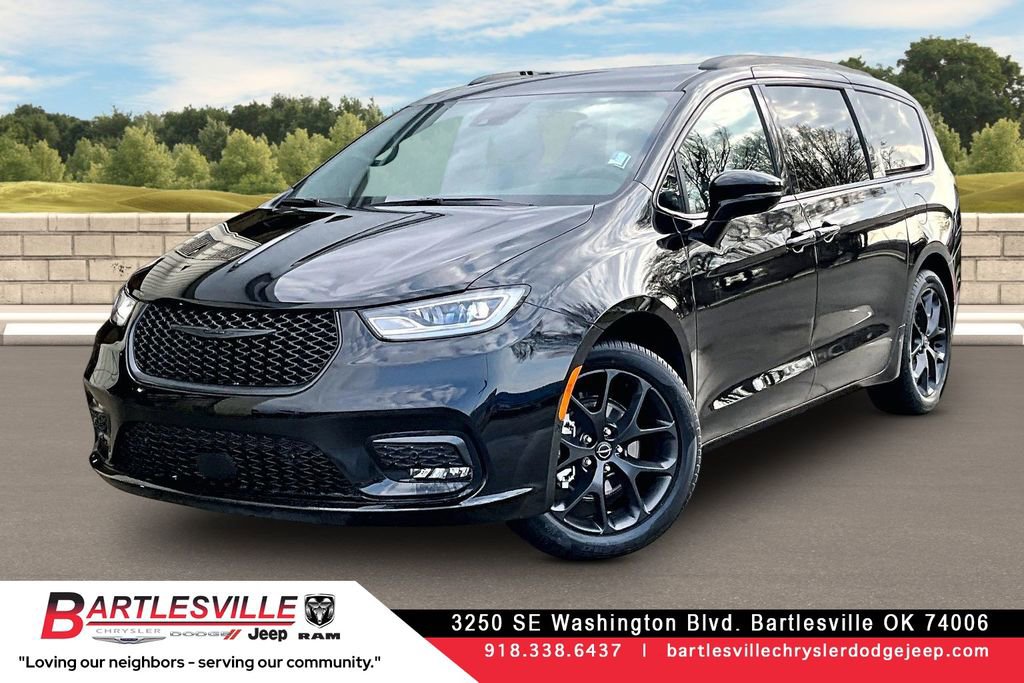 New 2026 Chrysler Pacifica Select