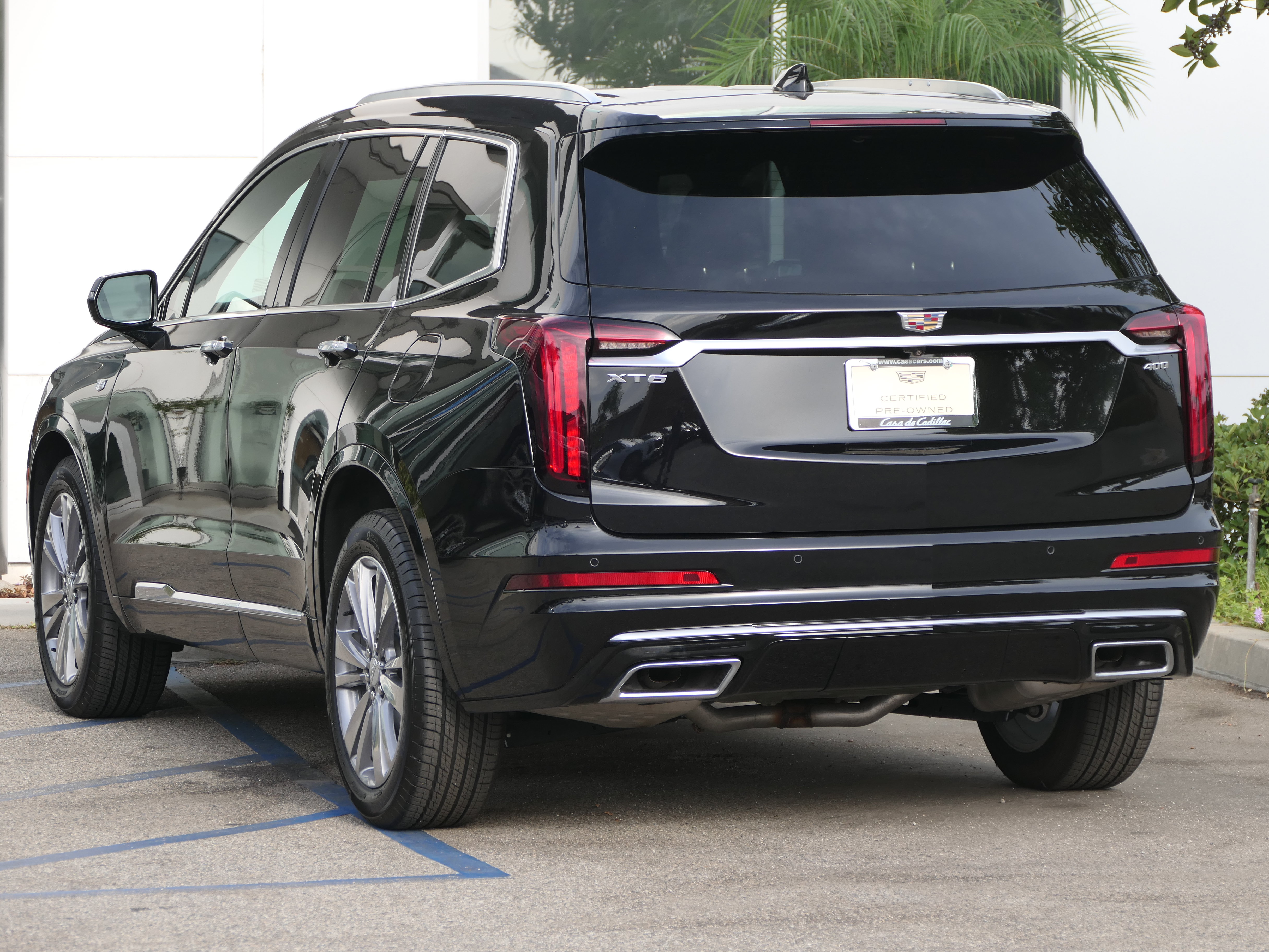 Certified 2025 Cadillac XT6 Premium Luxury FWD image 3