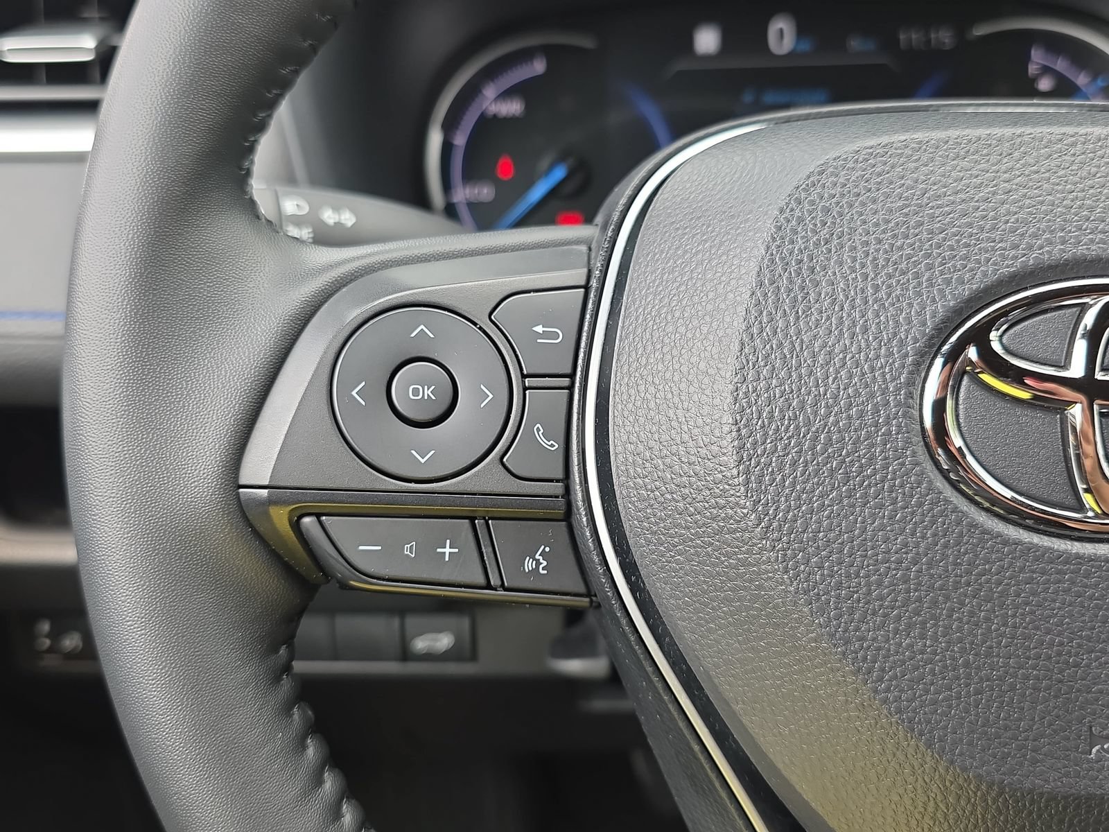 Used 2025 Toyota RAV4 XSE AWD/4WD image 17