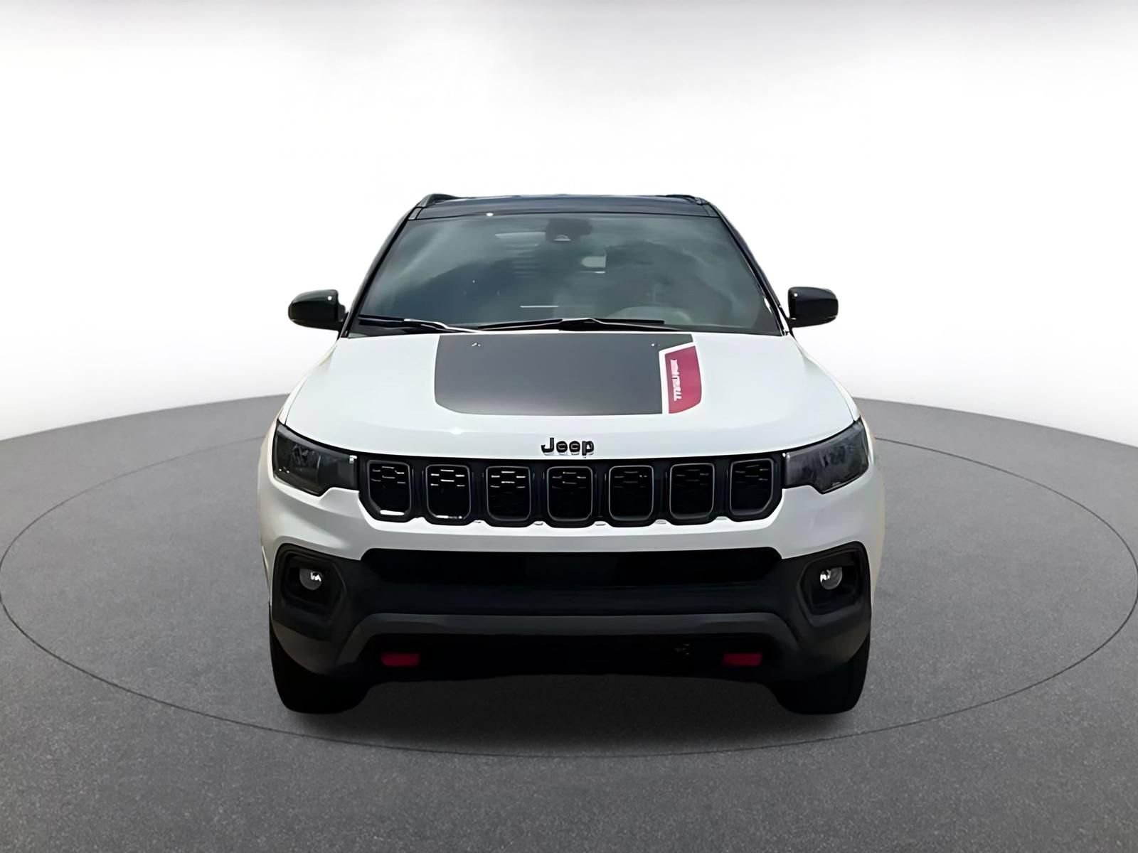 Used 2025 Jeep Compass Trailhawk AWD/4WD image 3