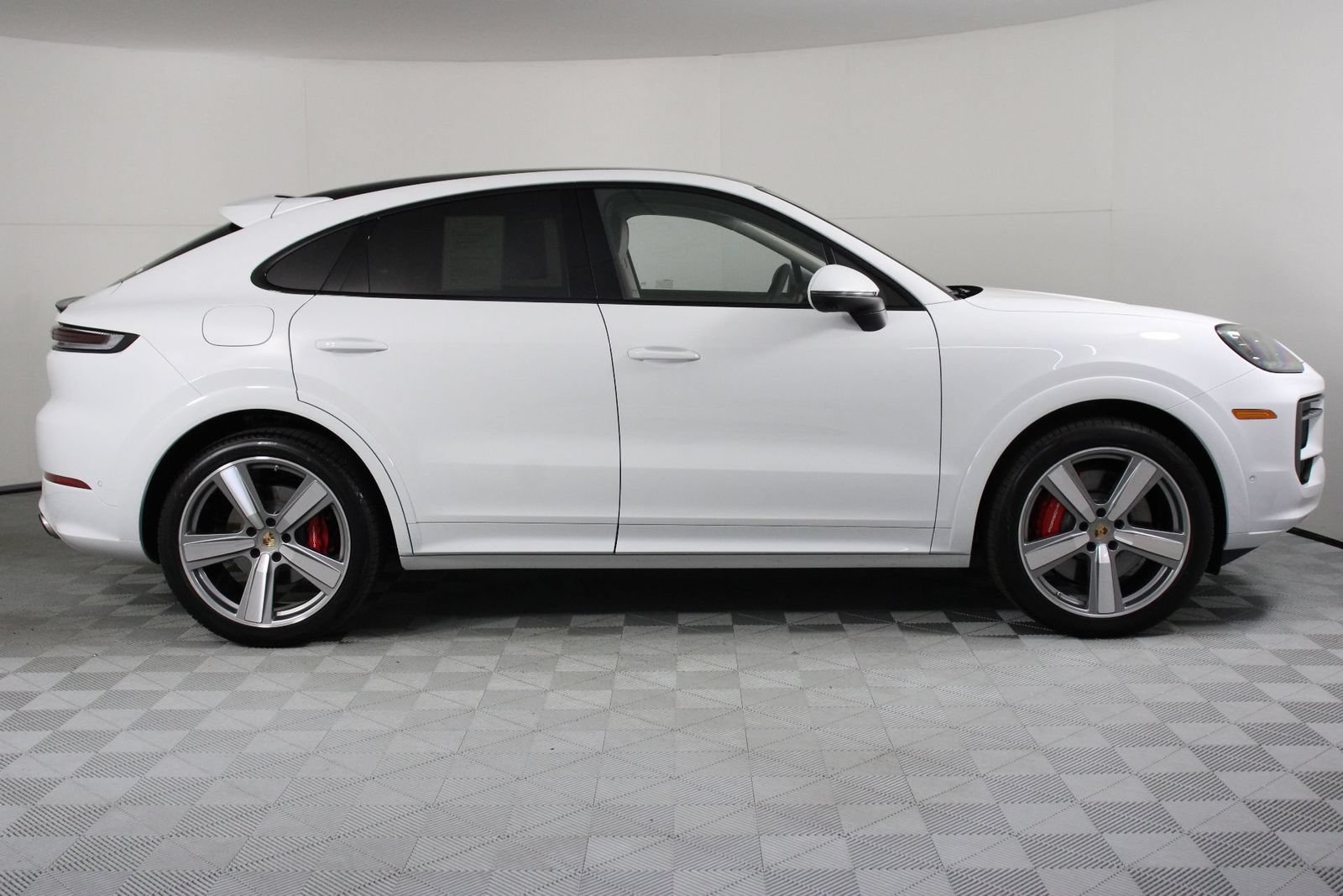 Certified 2026 Porsche Cayenne S AWD/4WD image 8