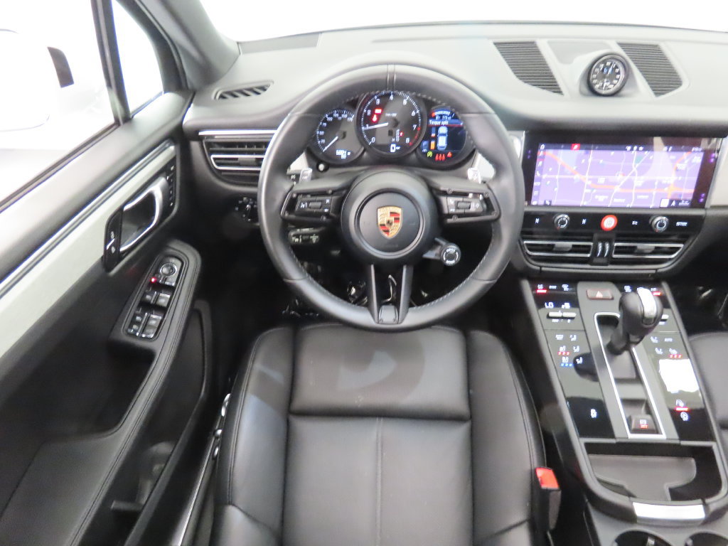 Certified 2026 Porsche Macan AWD/4WD image 15