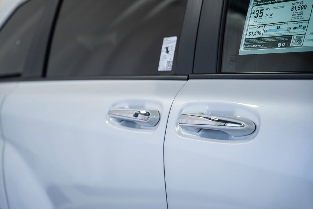 New 2026 Toyota Sienna XLE AWD/4WD image 17