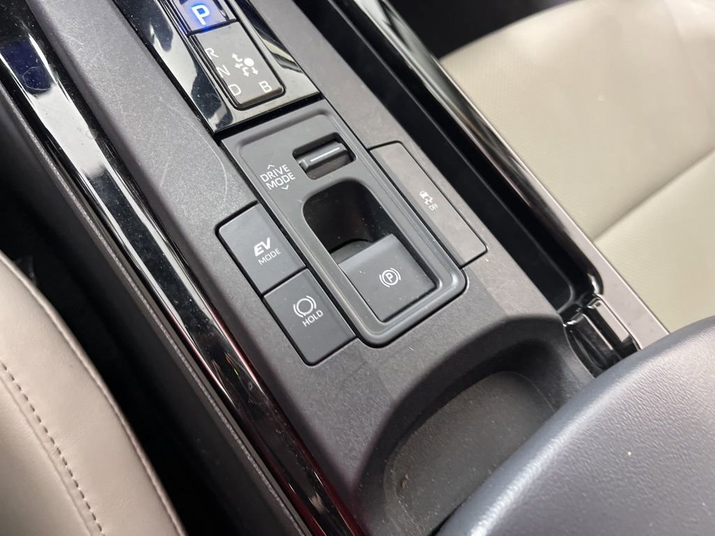 Used 2024 Toyota Prius XLE AWD/4WD image 33