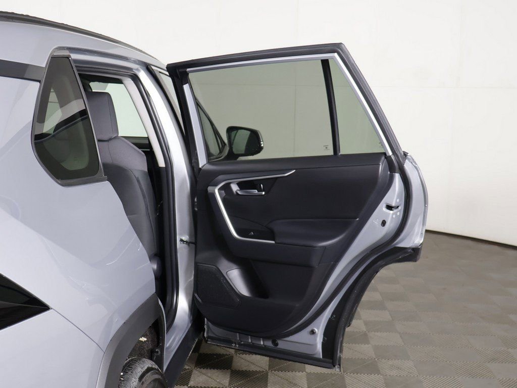 Used 2025 Toyota RAV4 XLE FWD image 19