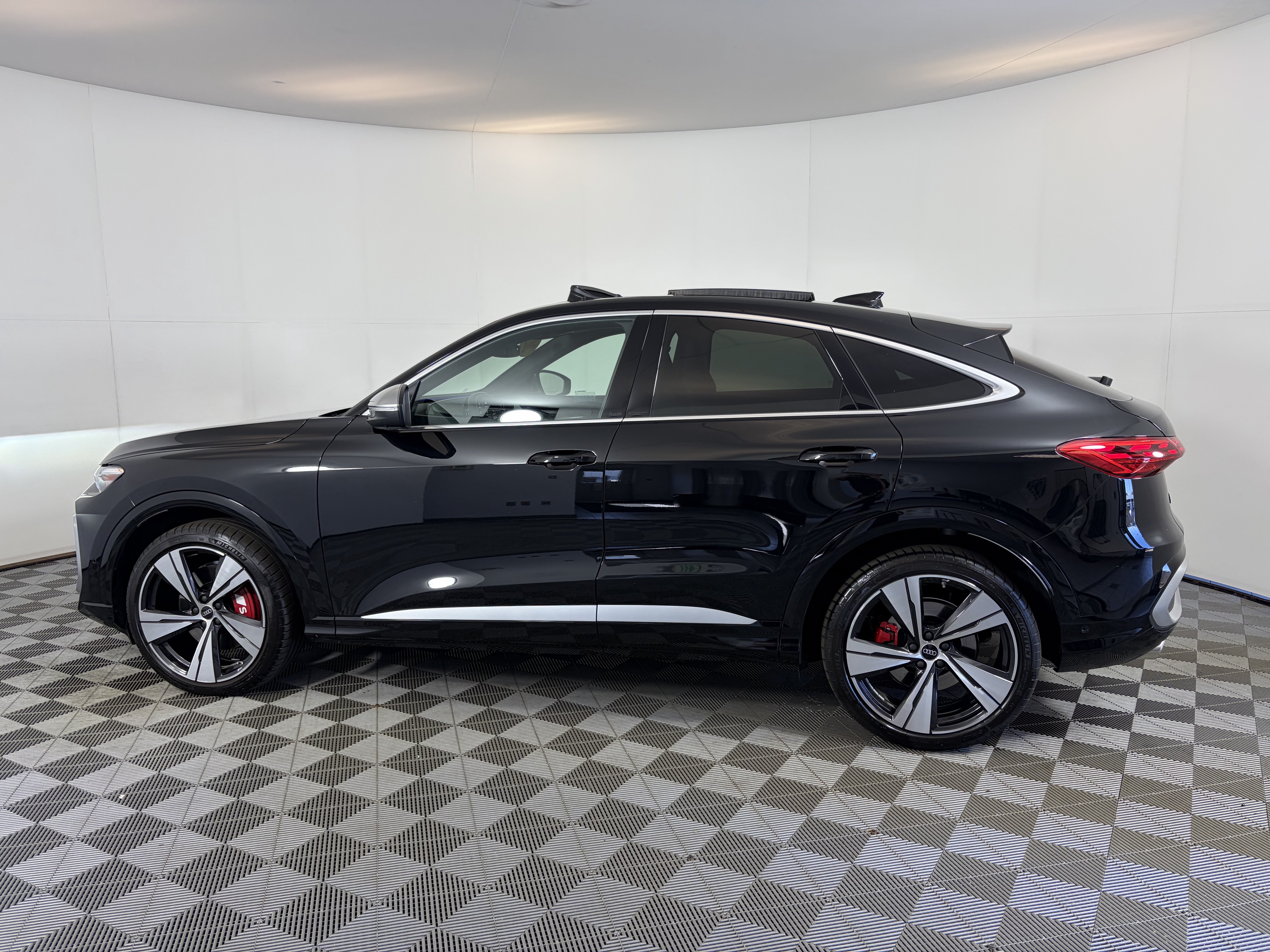 Used 2025 Audi SQ5 Premium Plus w/ Premium Plus Package AWD/4WD image 8