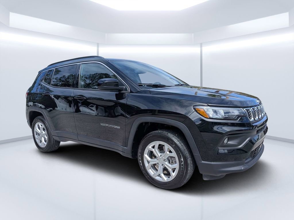Used 2024 Jeep Compass Latitude image 1