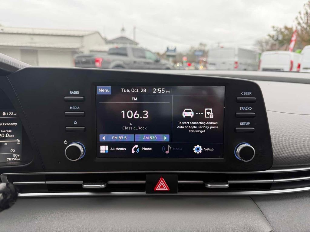 Used 2021 Hyundai Elantra SE image 25