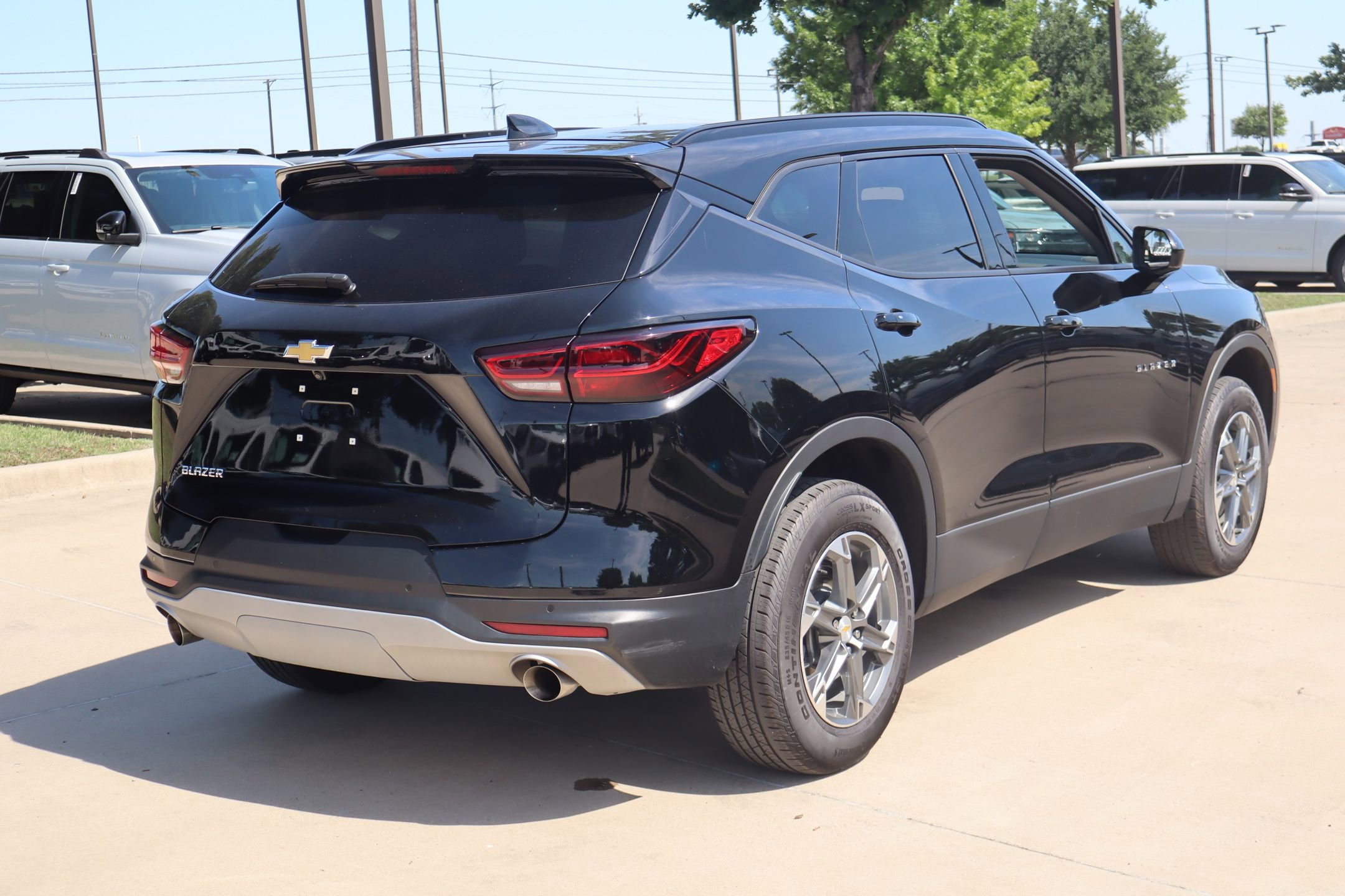 Used 2024 Chevrolet Blazer LT w/ Convenience Package FWD image 3
