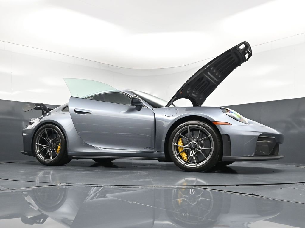 Certified 2026 Porsche 911 GT3 w/ Weissach Package RWD image 32