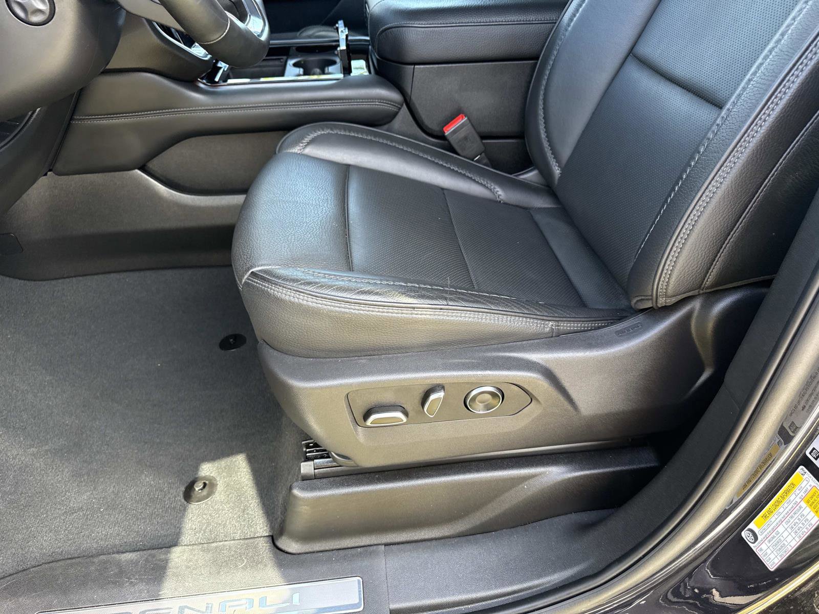 Used 2025 GMC Yukon Denali image 21