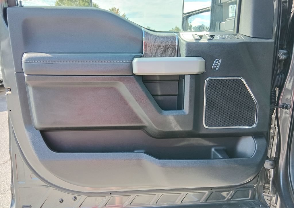 Used 2017 Ford F250 Lariat w/ Chrome Package AWD/4WD image 16