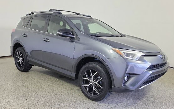 Used 2018 Toyota RAV4 SE w/ Power Extra Value Package FWD image 3