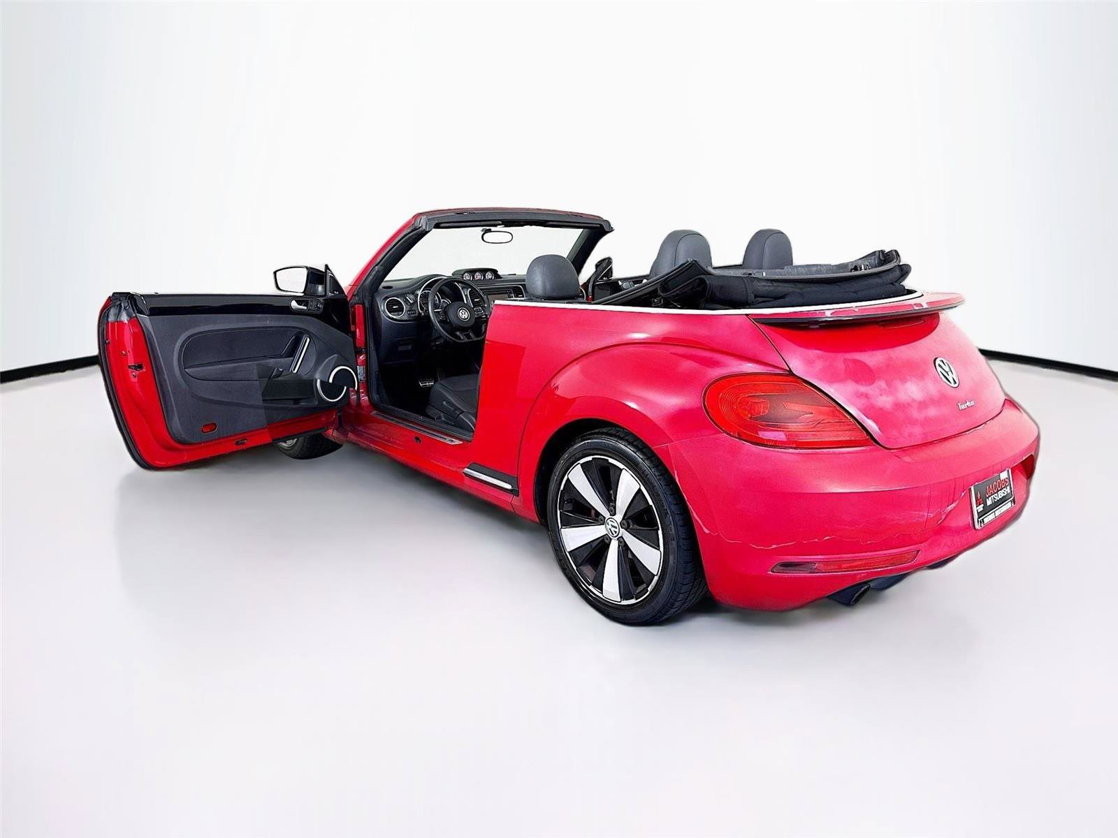 Used 2015 Volkswagen Beetle R-Line FWD image 14