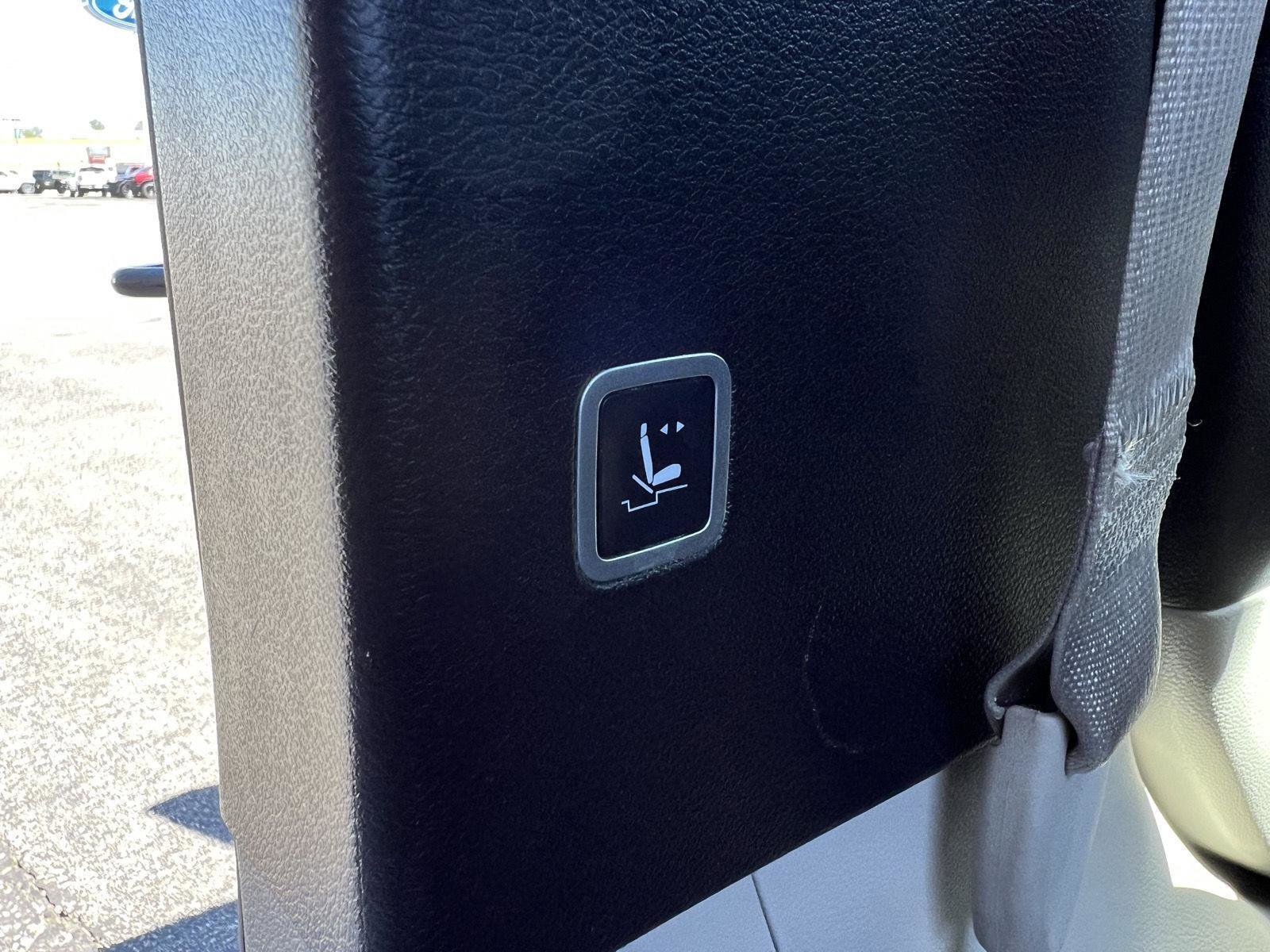 Used 2017 Chrysler Pacifica Touring image 46