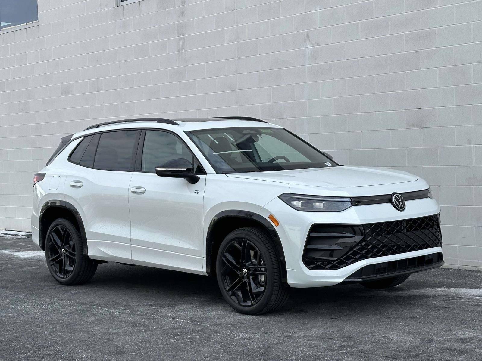 New 2026 Volkswagen Tiguan SE R-Line image 8
