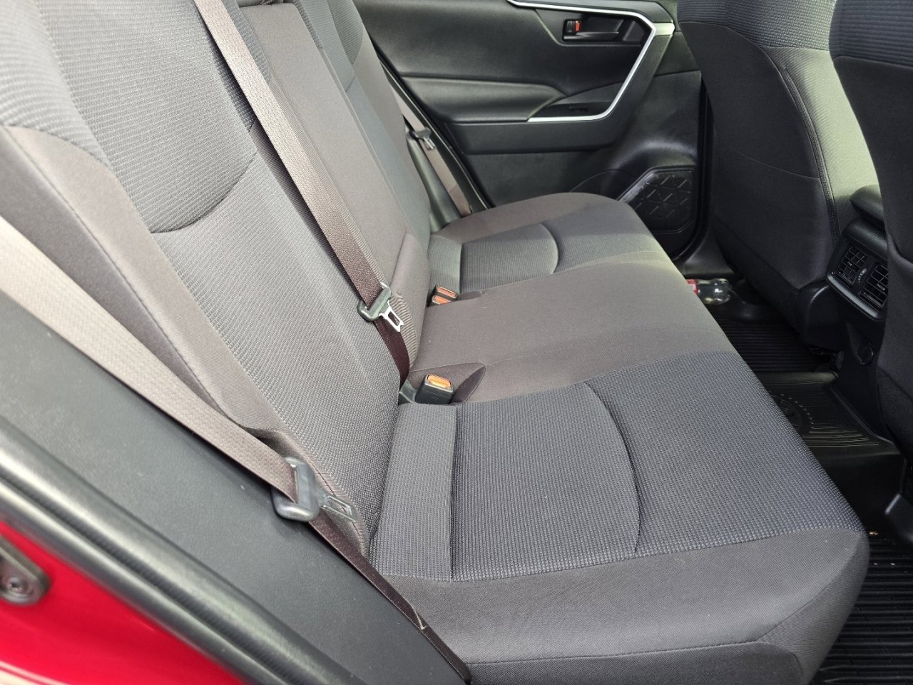 Used 2022 Toyota RAV4 LE image 13