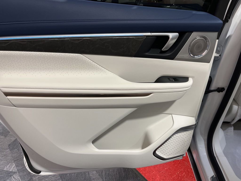 Used 2025 Buick Enclave Avenir w/ Super Cruise Package image 27