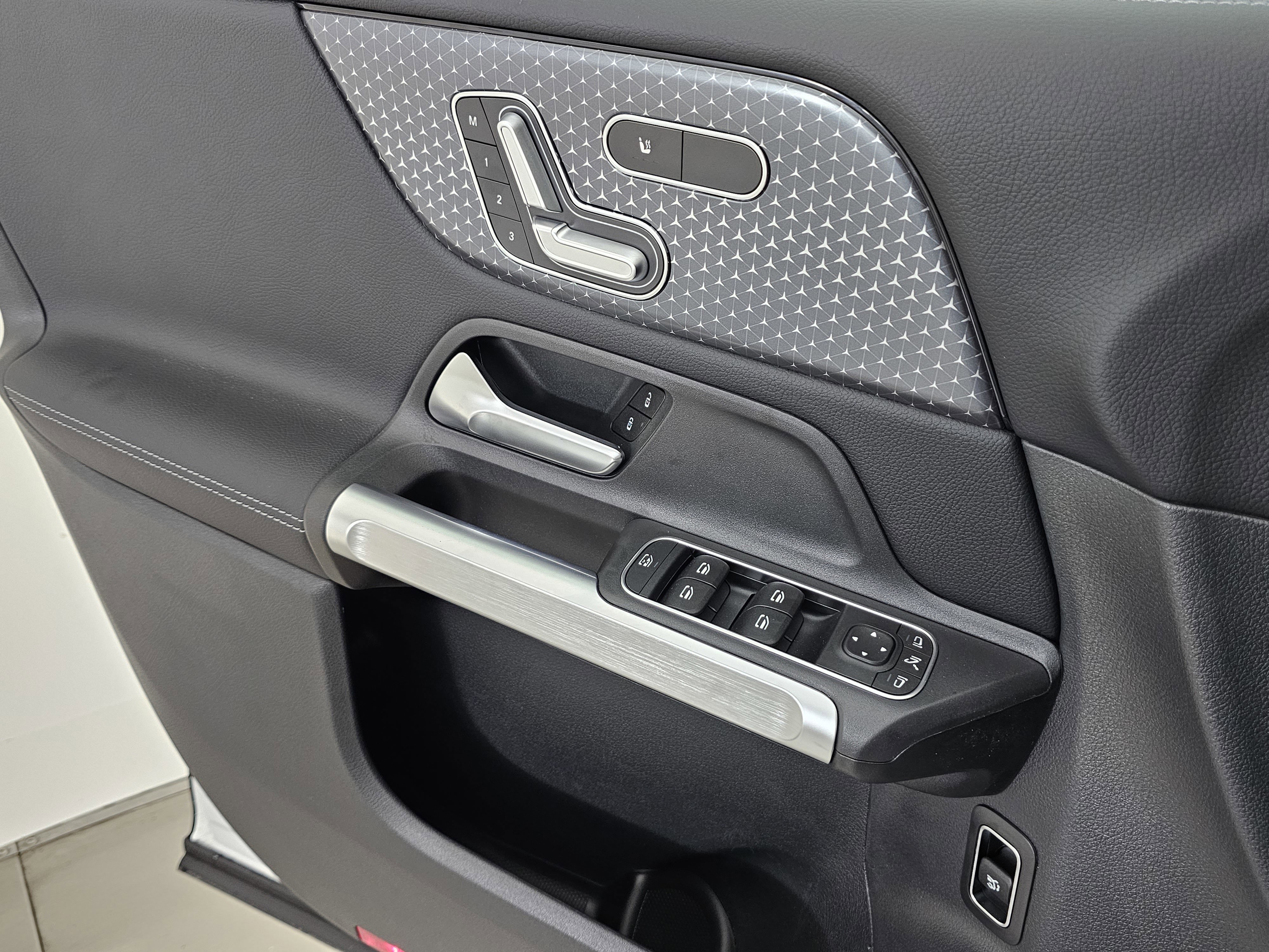 New 2026 Mercedes-Benz GLB 250 4MATIC image 14